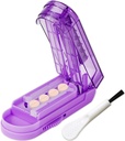 JohnBee Pill Cutter Splitter för små och små piller. Justerbara piller splitter skär exakt flera piller på en gång. Sharp Blade med säkerhetsbevakning. Non-Slip Silicone Edge (Dark Purple)