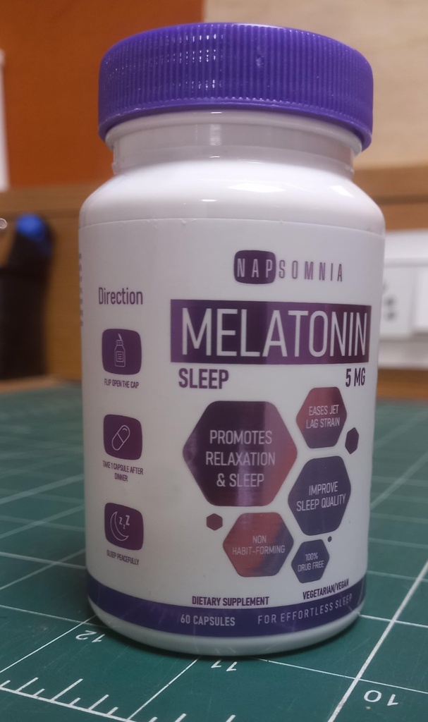 Melatonin för att sova för män och kvinnor - Sleep Melatonin w / Valerian Root Extract - Vegan Melatonin Capsules - Sömnhjälp för vuxna - Djupa sömntillägg för att underlätta Jet Lag Strain (5 Mg)