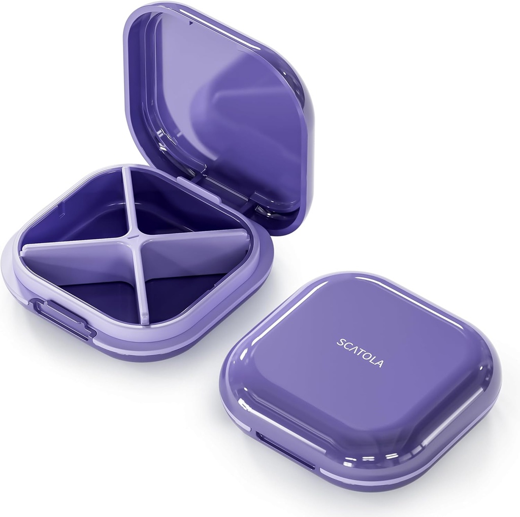 Small Pill Case, Travel Pill Box, Portable Pill Organizer, Pill Container för Pocket 4 Compartments, Daily Compact Travel Medicine Holder för Vitamins Medication (Purple)