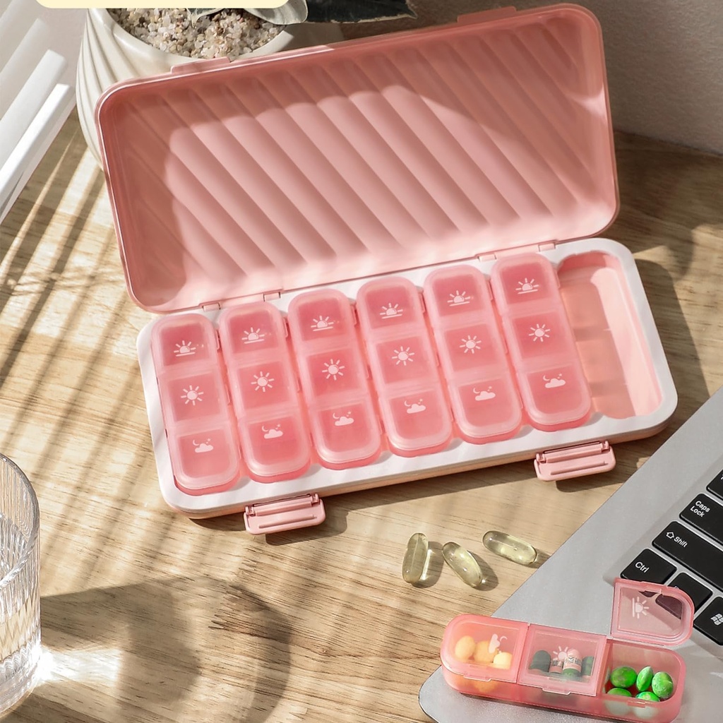 Pill Organizer 3X per dag, Rosa Pill Organizer 3 gånger om dagen, Ljusbevis Pill Box 7 Dag Pill Fall, Ingen Text Pill Box Organizer,Flat Medicin Organizer Box för att hålla Vitaminer och Medicinering (rosa)