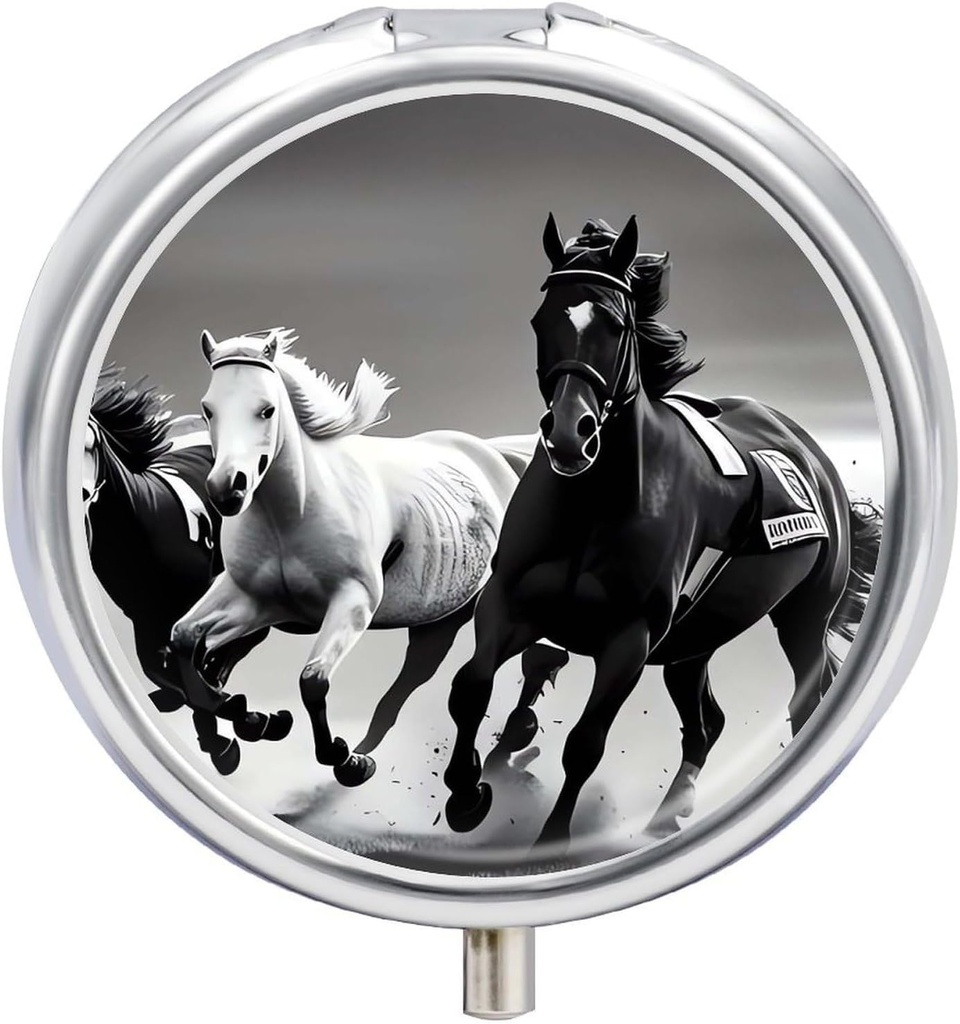 Black och White Horses Running Pill Case 3 Compartment Portable Pill Box Daily Round Pill Organizer för Pocket Purse Daily Medicine Container för att hålla vitaminer Fish Oil Travel Gifts