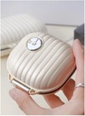 Pill Organizer Case med Carabiner, 7 Compartments,Compartmentalized Dispenser för män och kvinnor, Beige (Små mjölkvit)