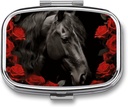 Black Horse på en bakgrund av Red Roses Pill Box 2 Compartment Portable Pill Case Daily Square Pill Organizer för Pocket Purse Daily Medicine Container för att hålla vitaminer Fish Oil Travel Gifts